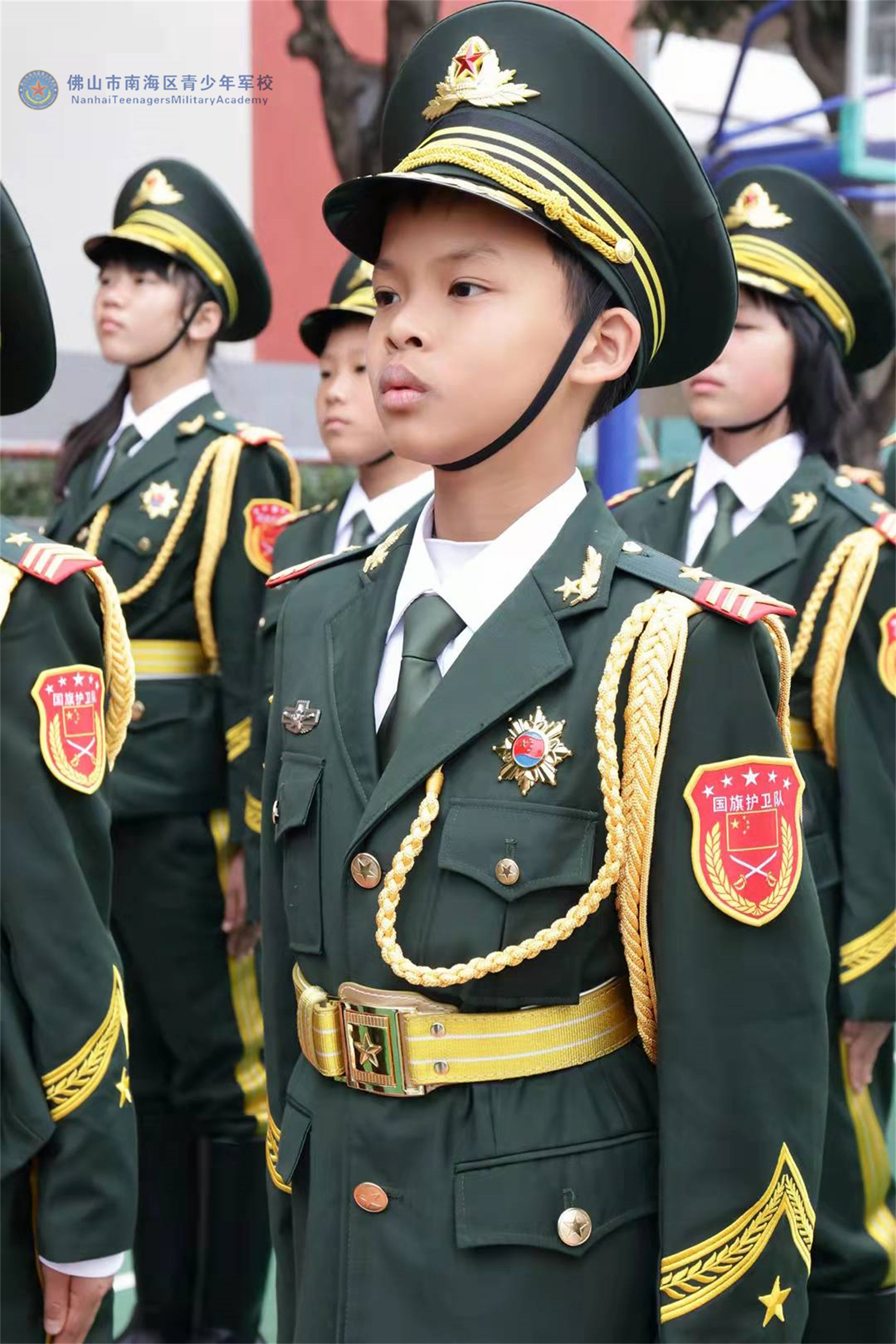 小学国旗护卫队服装图片